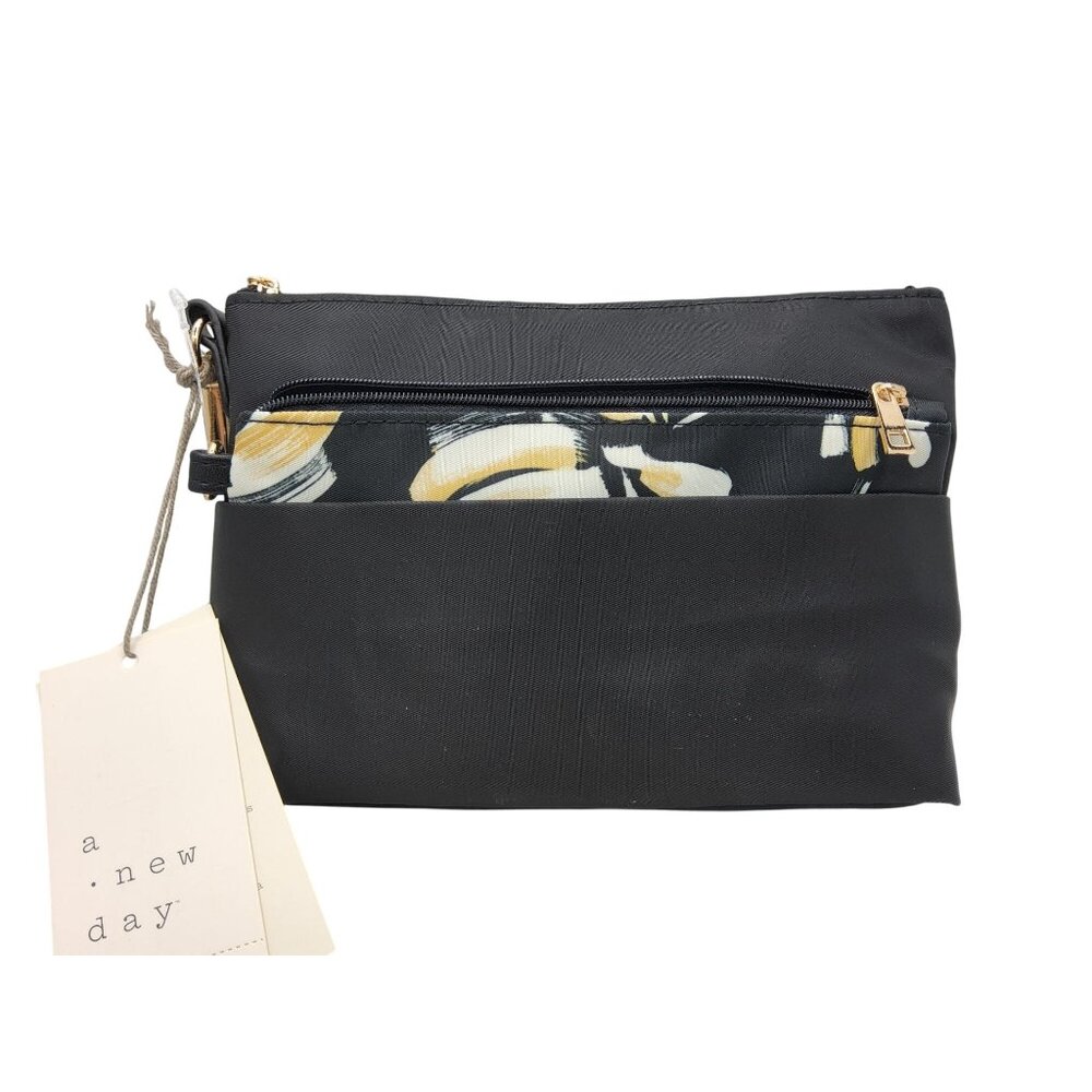 new "a new day" womens zip closure 4 pocket purse organizer with key hook.